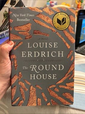Louise Erdrich - The Round House